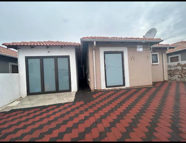 3 BEDROOM HOUSE FOR SALE IN LOTUS GARDENS